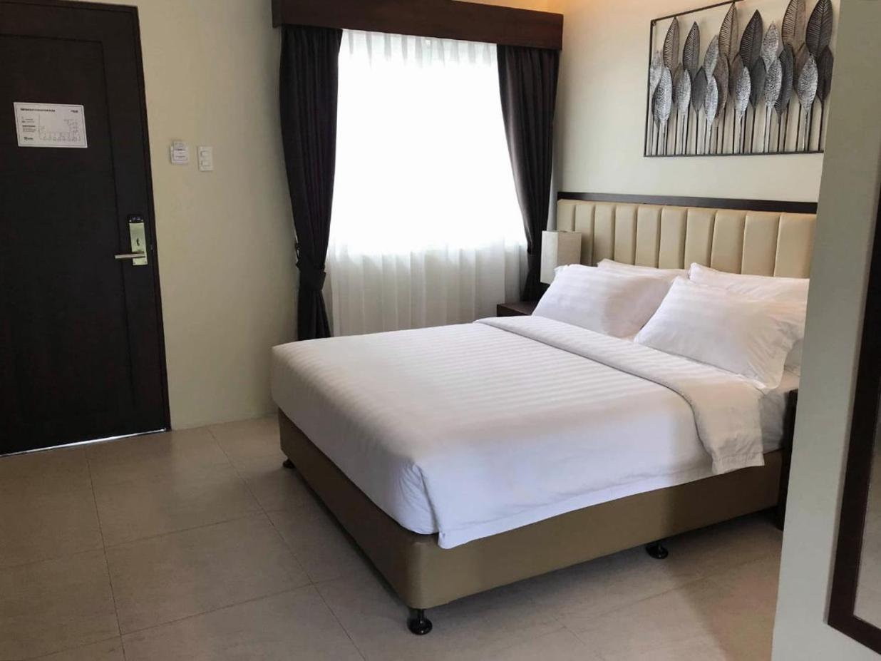Rovira Suites Dumaguete City Zewnętrze zdjęcie